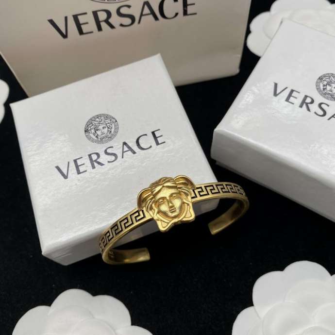 Picture of Versace Bracelet _SKUVersacebracelet06cly7616645